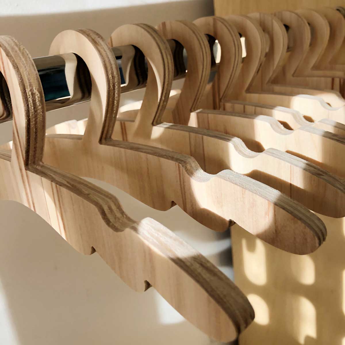 Cereal tinta demasiado Perchas de madera – IRQICHAY - Muebles inspirados en Pedagogía Montessori