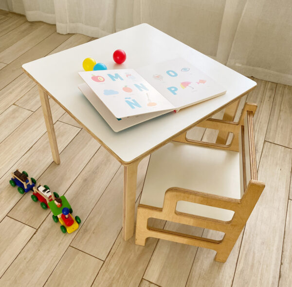 mesa y silla montessori