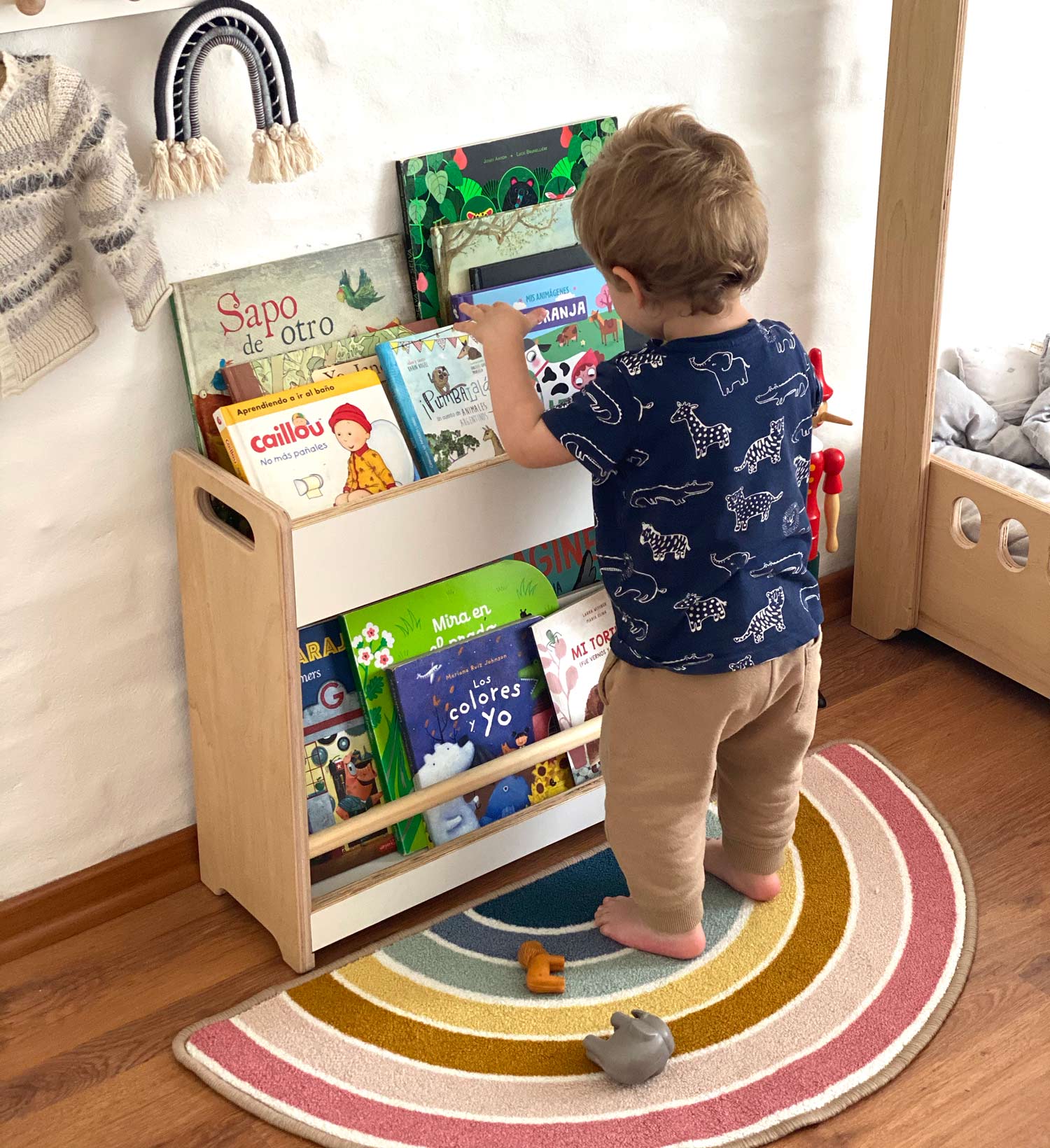juguete director Introducir Biblioteca Ana – IRQICHAY - Muebles inspirados en Pedagogía Montessori