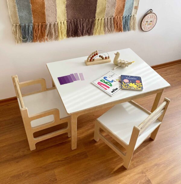mesa romita con dos sillas montessori muebles para la infancia irqichay