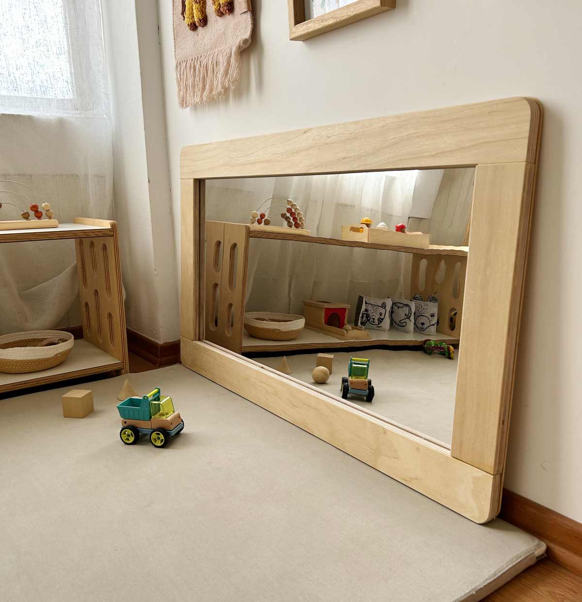 Espejo de acrilico Montessori. Espejo pafra bebe. Habitacion montessori inspirada en pedagogía Montessori - Irqichay