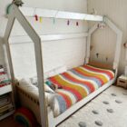 cama con casita montessori, cama evolutiva y reversible, muebles montessori, muebles infantiles, diseño montessori, irqichay, cama montessori, estructura de casita, casita montessori